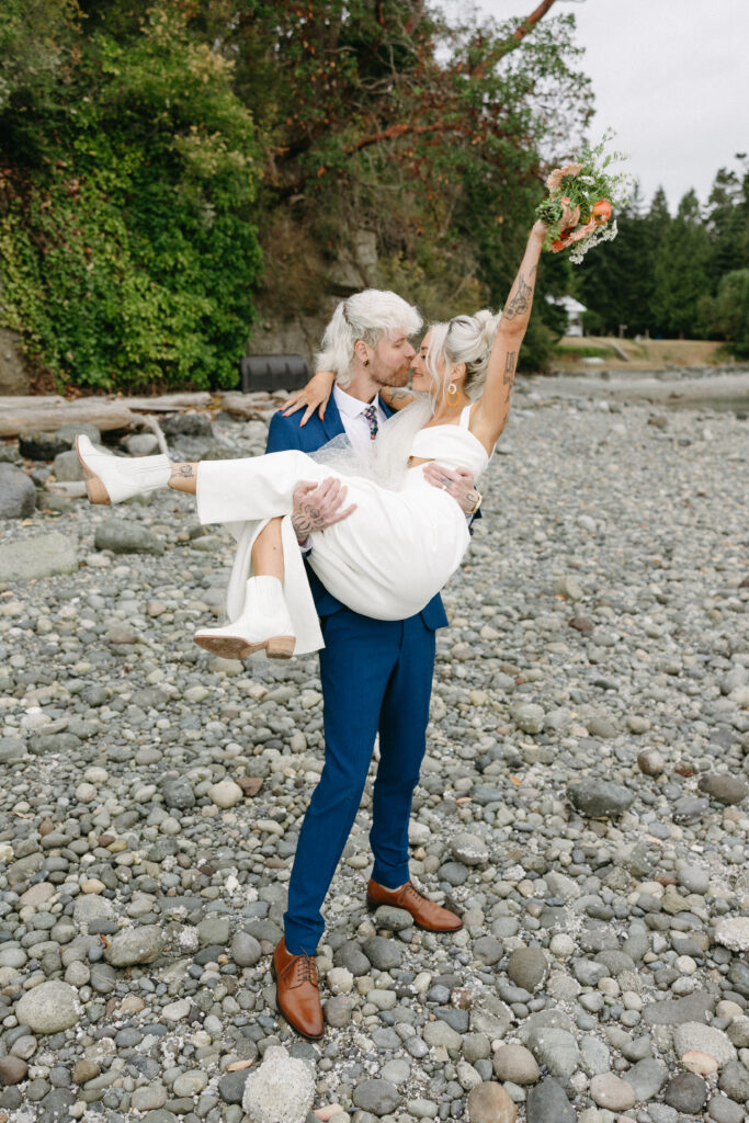 Seattle Elopement photographer Xo Golden | Jess Golden Photography | itsjessandtrish | xogoldenphoto